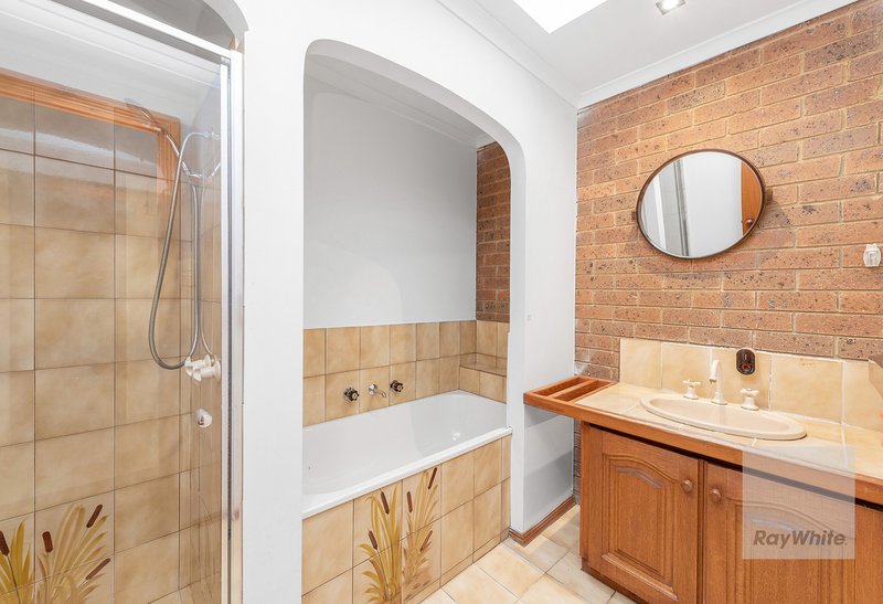 Photo - 11 Boston Crescent, Keilor Downs VIC 3038 - Image 6