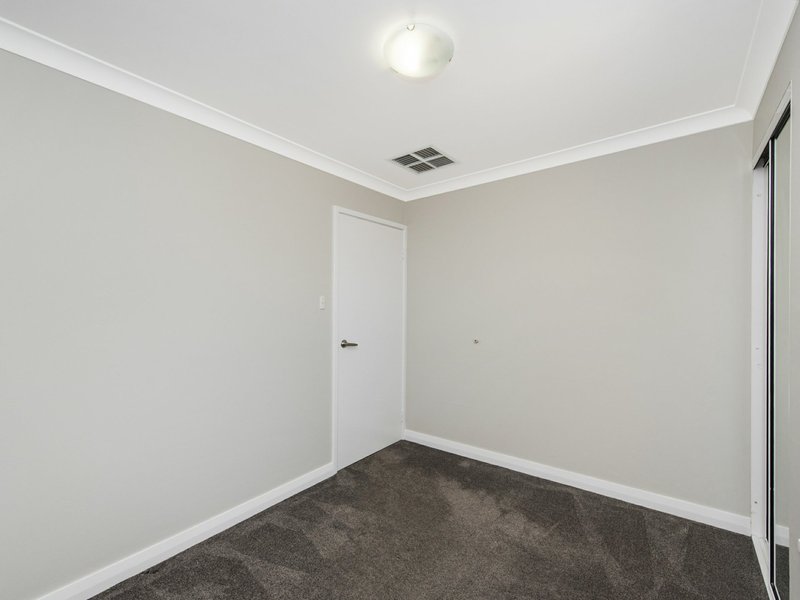 Photo - 11 Bottlebrush Drive, Thornlie WA 6108 - Image 16