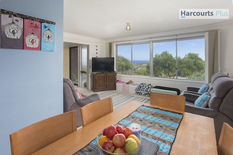 Photo - 11 Bounty Road, Hallett Cove SA 5158 - Image 3