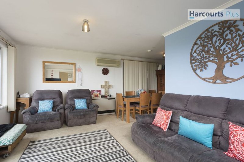 Photo - 11 Bounty Road, Hallett Cove SA 5158 - Image 4