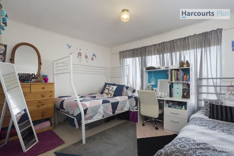 Photo - 11 Bounty Road, Hallett Cove SA 5158 - Image 7