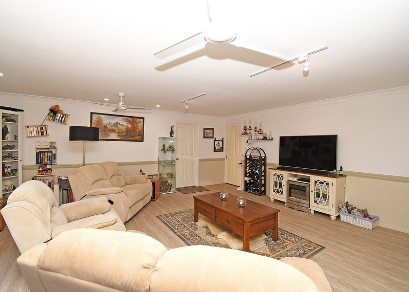 Photo - 11 Bowerbird Avenue, Eli Waters QLD 4655 - Image 9