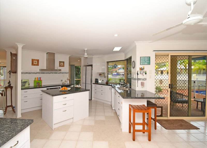 Photo - 11 Bowerbird Avenue, Eli Waters QLD 4655 - Image 13