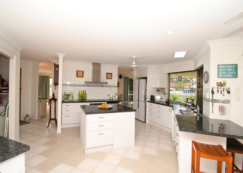 Photo - 11 Bowerbird Avenue, Eli Waters QLD 4655 - Image 14