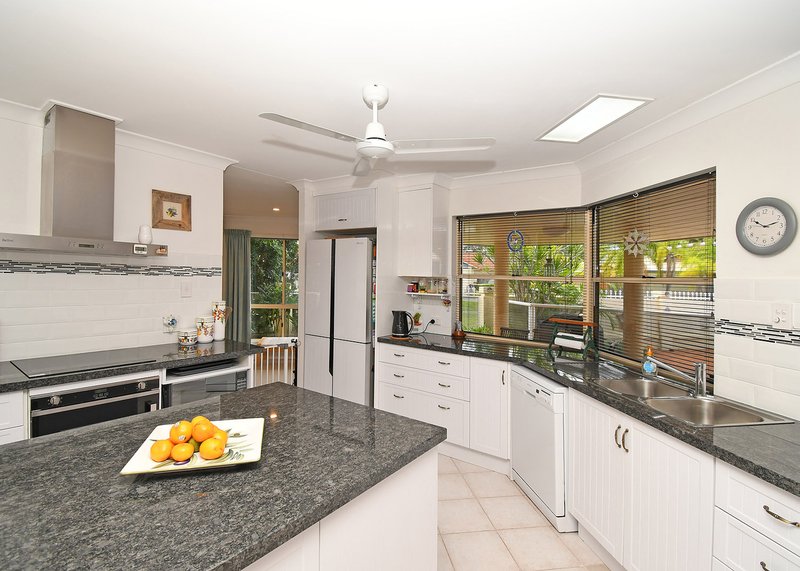 Photo - 11 Bowerbird Avenue, Eli Waters QLD 4655 - Image 15