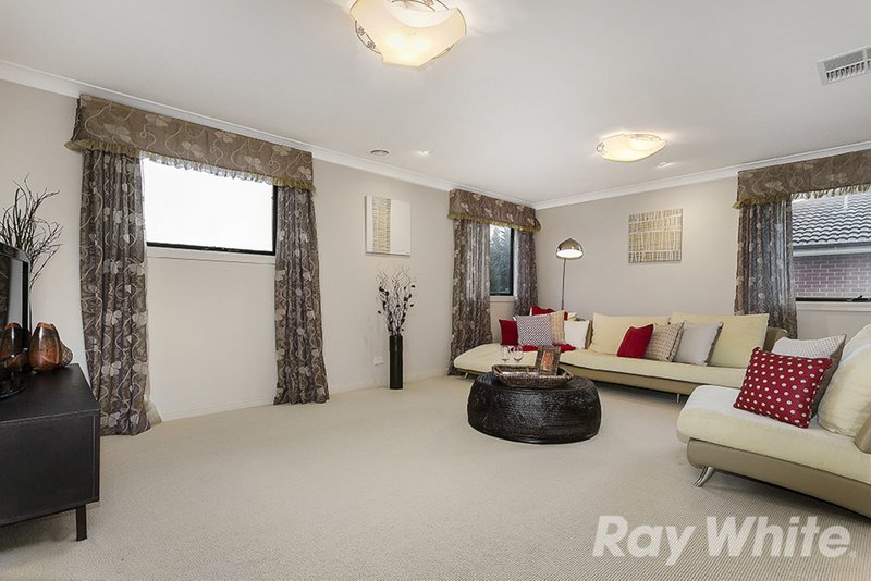 Photo - 11 Braeburn Parade, Rowville VIC 3178 - Image 5