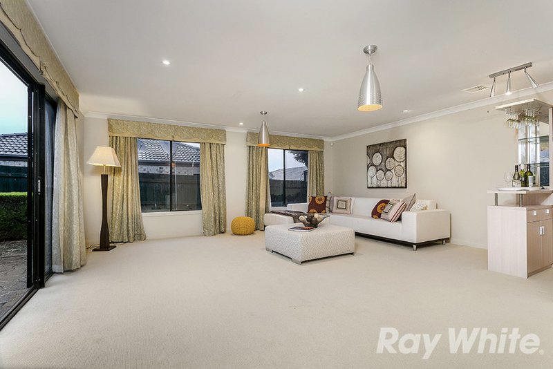 Photo - 11 Braeburn Parade, Rowville VIC 3178 - Image 7