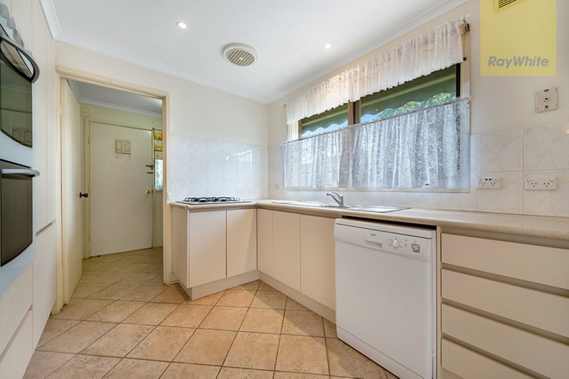 Photo - 11 Brampton Close, Craigieburn VIC 3064 - Image 3