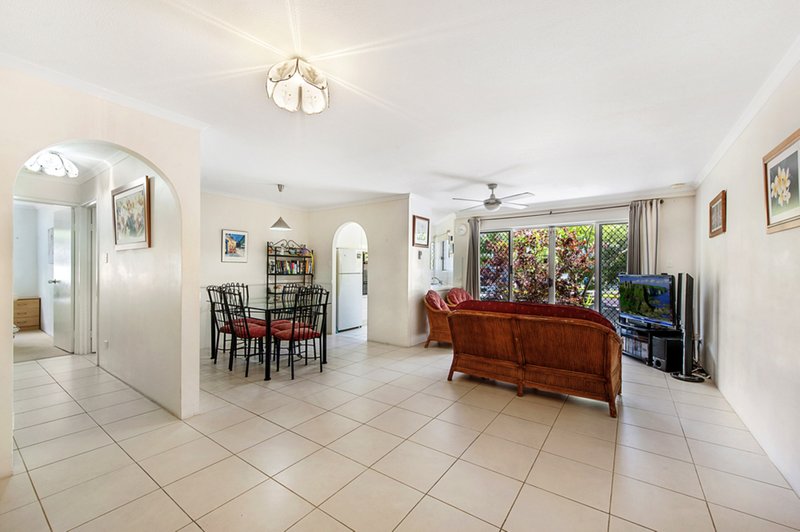 Photo - 11 Breaker Street, Main Beach QLD 4217 - Image 3