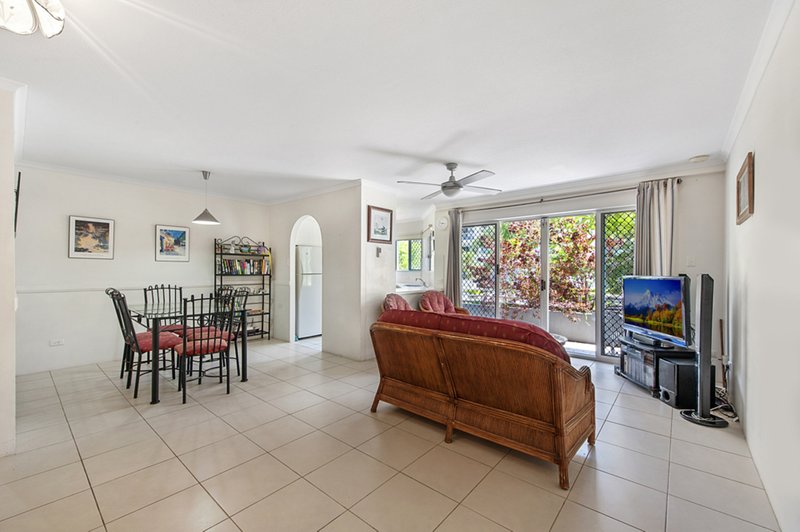 Photo - 11 Breaker Street, Main Beach QLD 4217 - Image 5