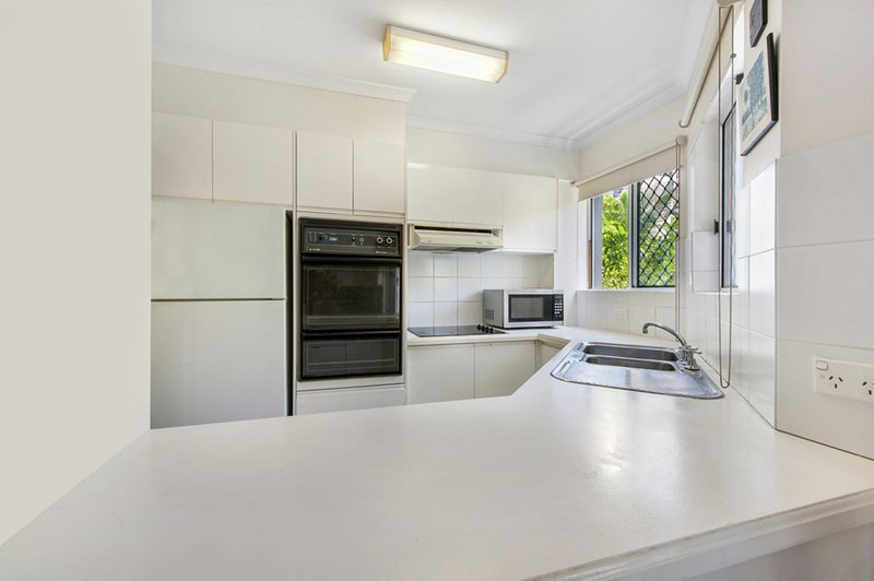 Photo - 11 Breaker Street, Main Beach QLD 4217 - Image 6