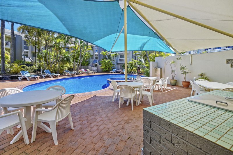 Photo - 11 Breaker Street, Main Beach QLD 4217 - Image 13