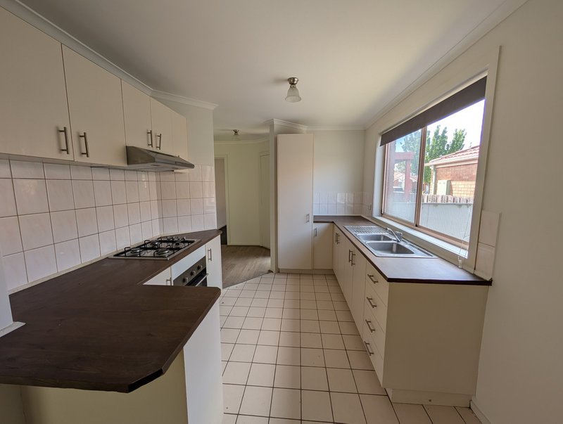 Photo - 11 Brecon Nook, Craigieburn VIC 3064 - Image 2