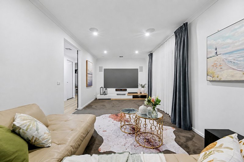 Photo - 11 Bremer Circuit, Keysborough VIC 3173 - Image 2