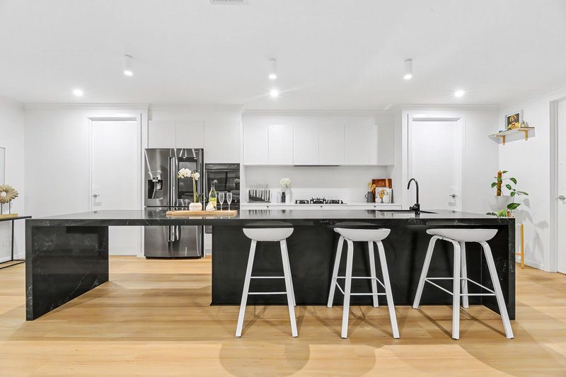 Photo - 11 Bremer Circuit, Keysborough VIC 3173 - Image 5