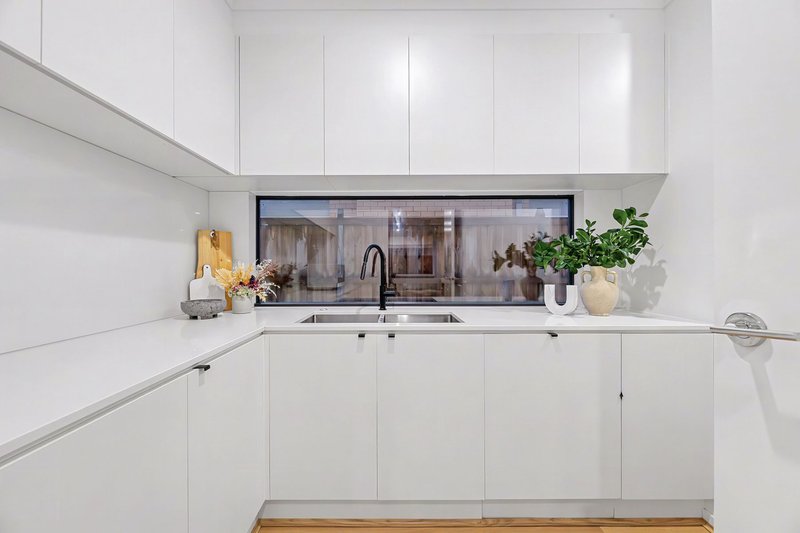 Photo - 11 Bremer Circuit, Keysborough VIC 3173 - Image 7