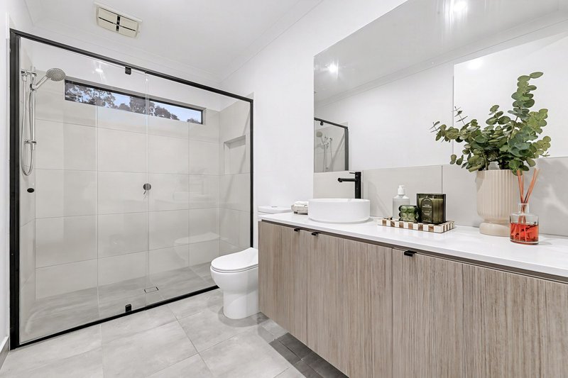 Photo - 11 Bremer Circuit, Keysborough VIC 3173 - Image 9