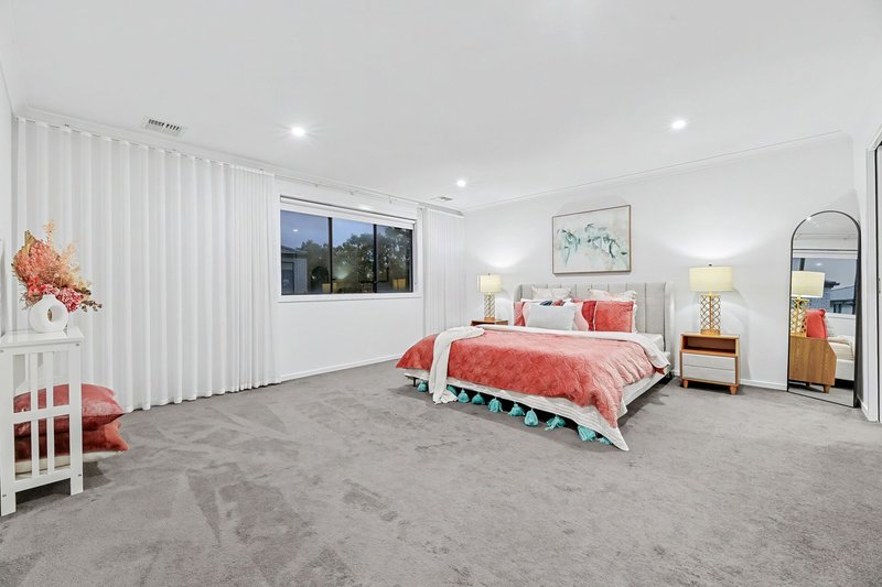 Photo - 11 Bremer Circuit, Keysborough VIC 3173 - Image 11