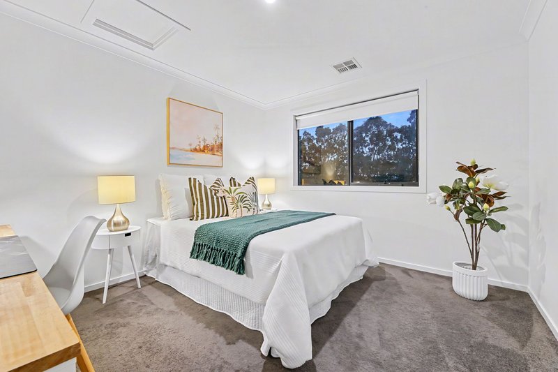 Photo - 11 Bremer Circuit, Keysborough VIC 3173 - Image 13