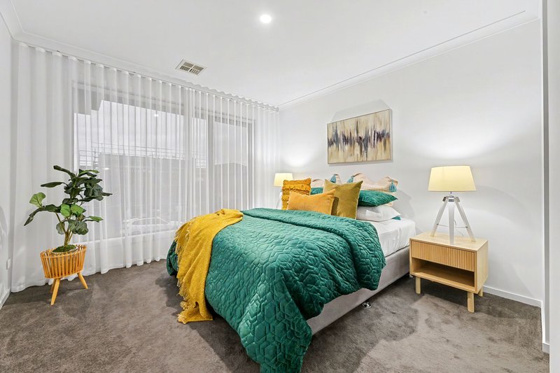 Photo - 11 Bremer Circuit, Keysborough VIC 3173 - Image 16