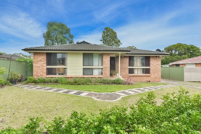 11 Brennan Place, Minto NSW 2566