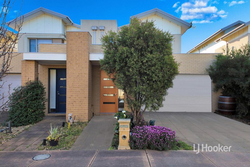 Photo - 11 Broadbeach Circuit, Sanctuary Lakes VIC 3030 - Image 2