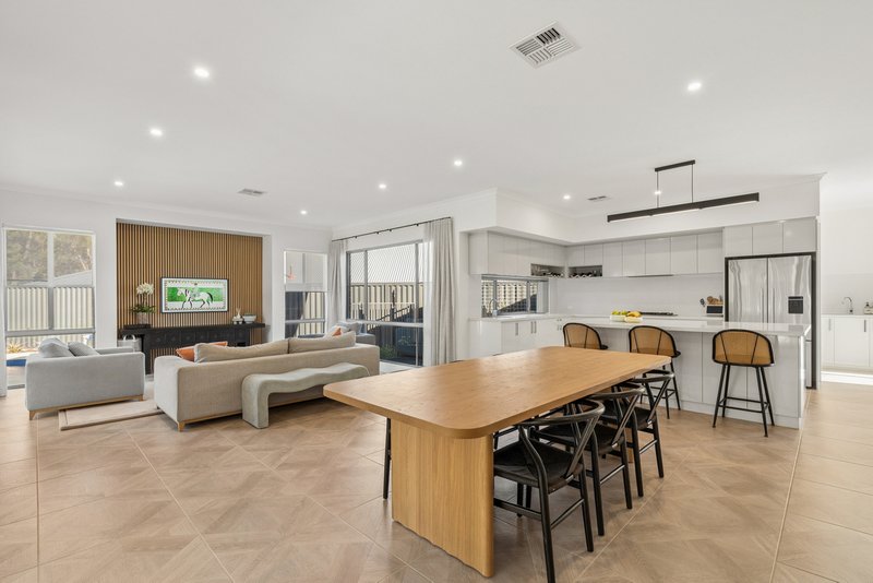 Photo - 11 Broadmeadows Drive, Bushmead WA 6055 - Image 10