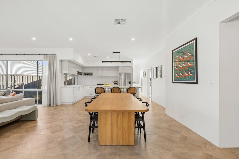 Photo - 11 Broadmeadows Drive, Bushmead WA 6055 - Image 11