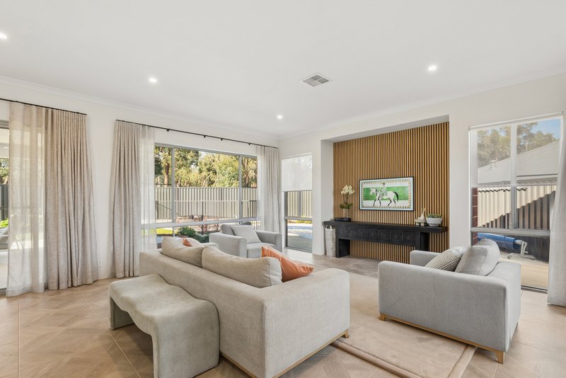 Photo - 11 Broadmeadows Drive, Bushmead WA 6055 - Image 12