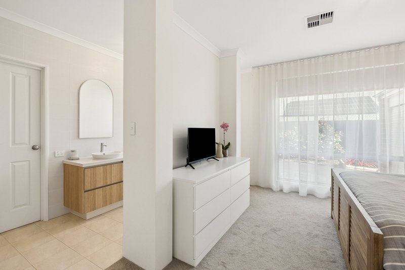 Photo - 11 Broadmeadows Drive, Bushmead WA 6055 - Image 18
