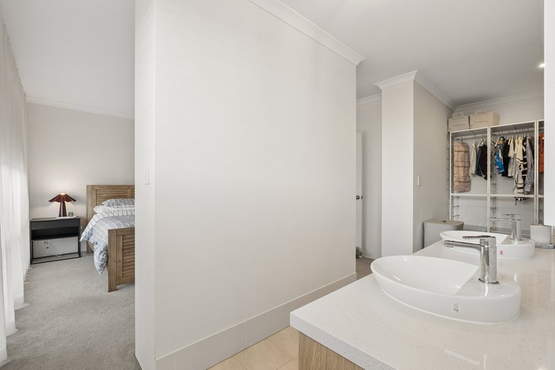 Photo - 11 Broadmeadows Drive, Bushmead WA 6055 - Image 19