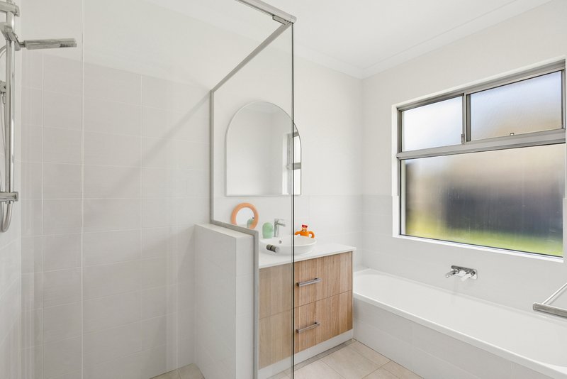 Photo - 11 Broadmeadows Drive, Bushmead WA 6055 - Image 26