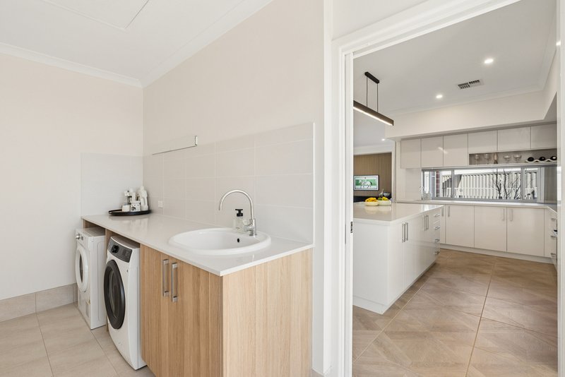 Photo - 11 Broadmeadows Drive, Bushmead WA 6055 - Image 29