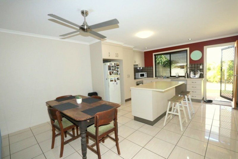 Photo - 11 Brokenwood Street, Emerald QLD 4720 - Image 15