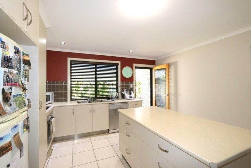 Photo - 11 Brokenwood Street, Emerald QLD 4720 - Image 25