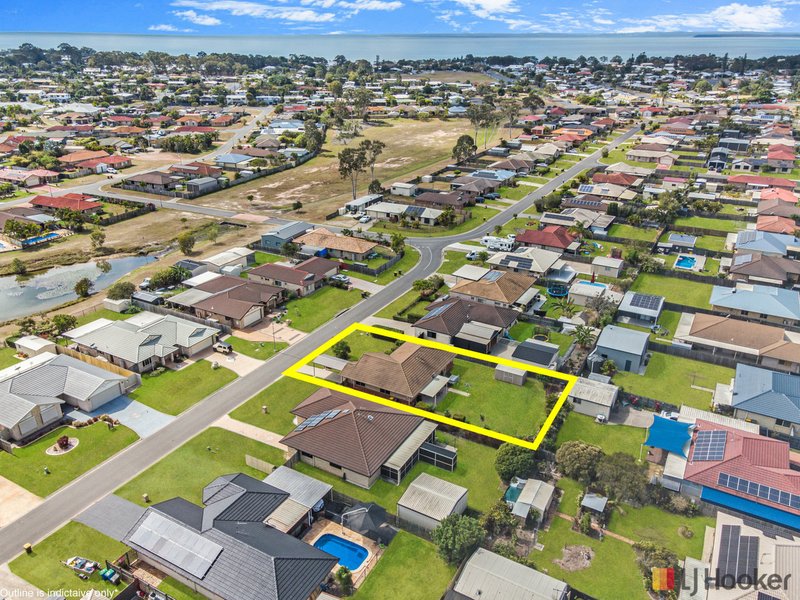 Photo - 11 Bronton Way, Point Vernon QLD 4655 - Image 4