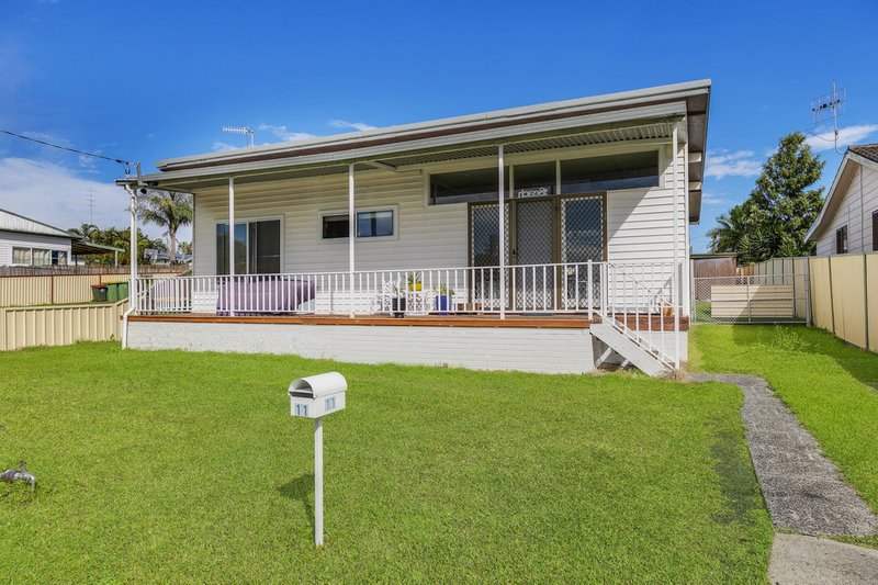 11 Brooke Avenue, Killarney Vale NSW 2261