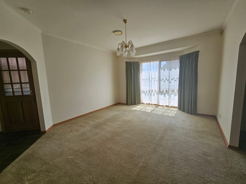 Photo - 1/1 Bruce Street, Mount Waverley VIC 3149 - Image 3