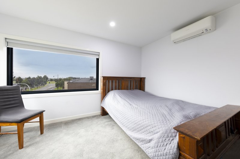 Photo - 1/1 Brunswick Crescent, Craigieburn VIC 3064 - Image 9