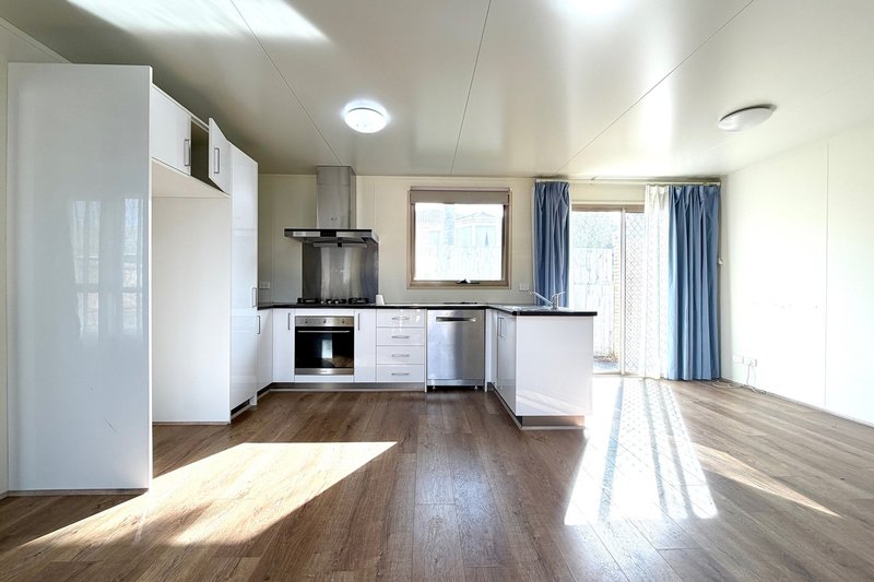 Photo - 11 Buckingham Avenue, Bentleigh VIC 3204 - Image 4