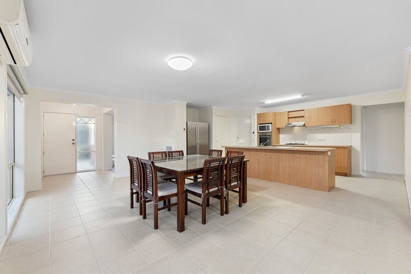 Photo - 11 Burdekin Street, Manor Lakes VIC 3024 - Image 6