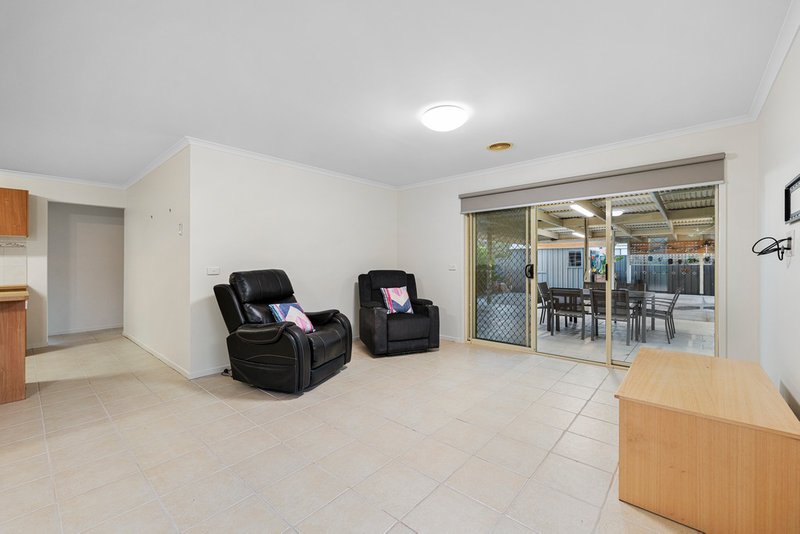 Photo - 11 Burdekin Street, Manor Lakes VIC 3024 - Image 8