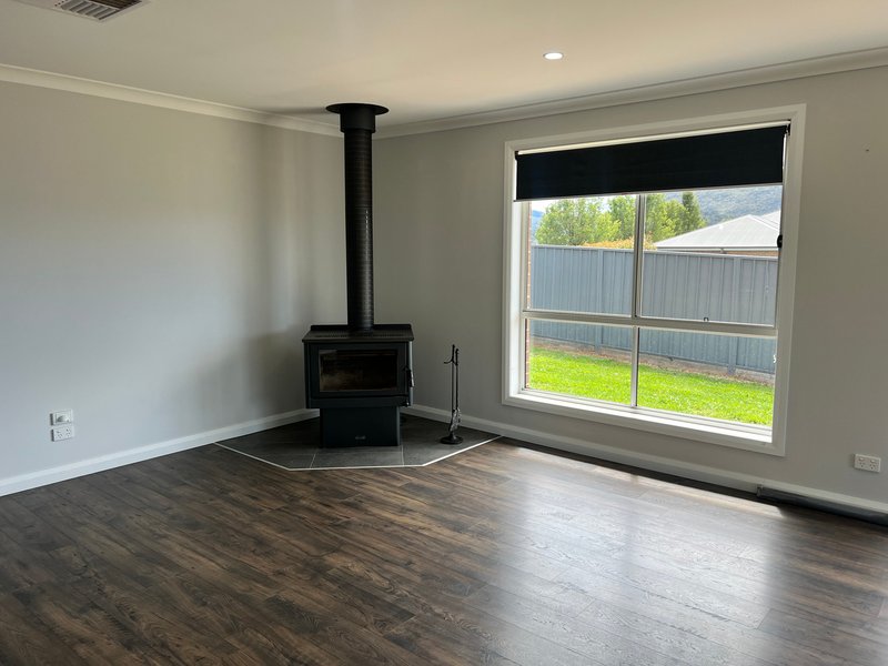 Photo - 11 Burgun Drive, Tumbarumba NSW 2653 - Image 3