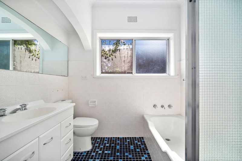 Photo - 11 Burke Street, Oatley NSW 2223 - Image 10