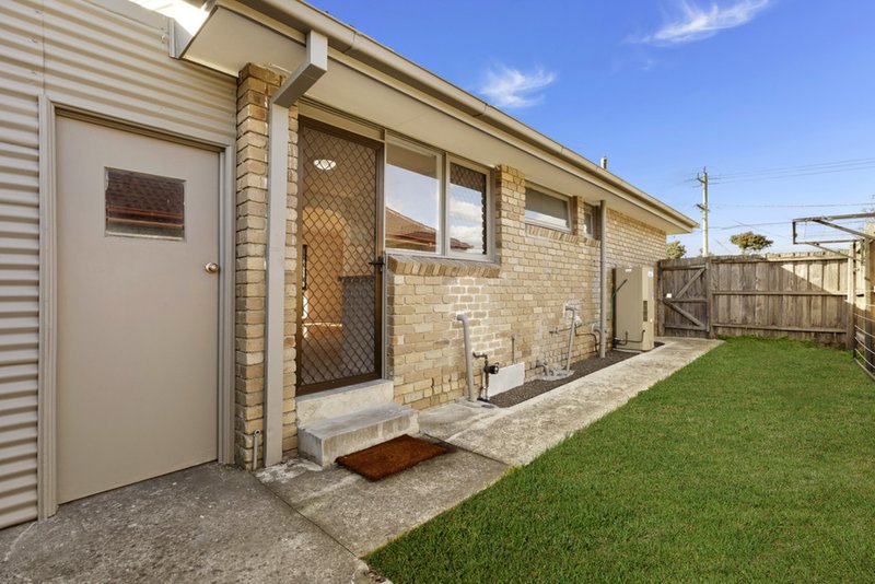 Photo - 1/1 Burns Avenue, Clayton South VIC 3169 - Image 5