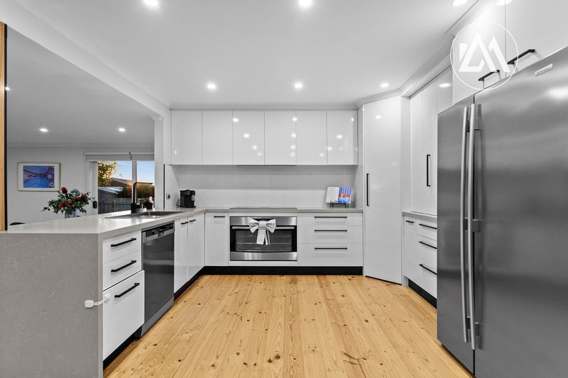 Photo - 11 Bush Court, Langwarrin VIC 3910 - Image 3