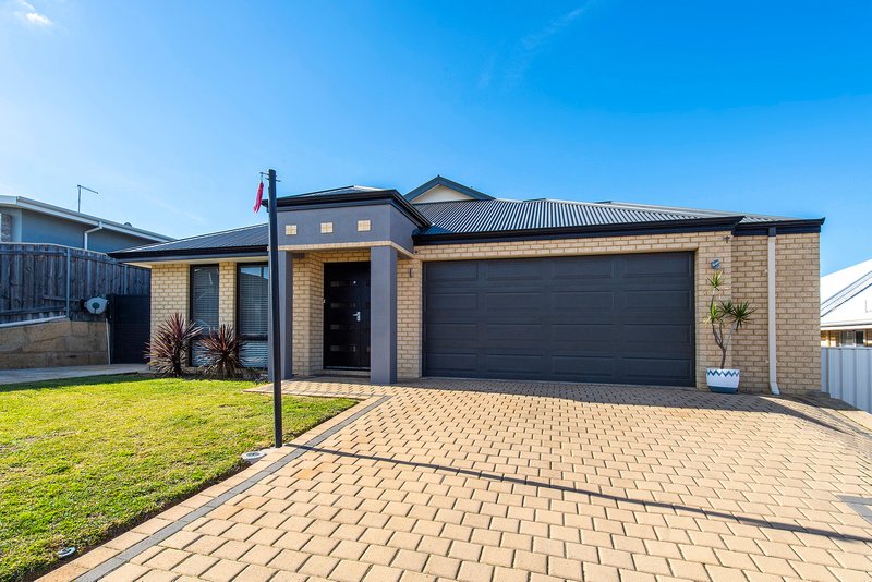 Photo - 11 Buttercup Parkway, Halls Head WA 6210 - Image 2