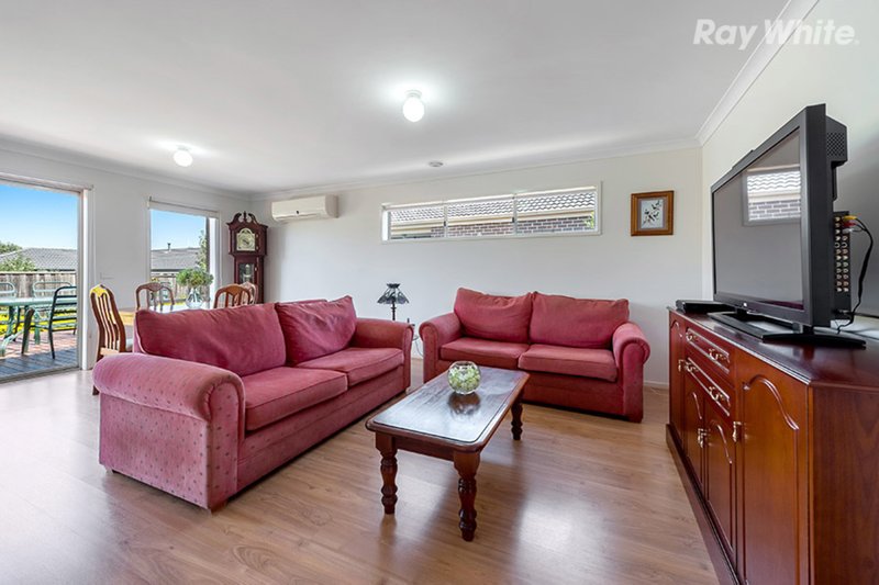 Photo - 11 Cabarita Crescent, South Morang VIC 3752 - Image 4