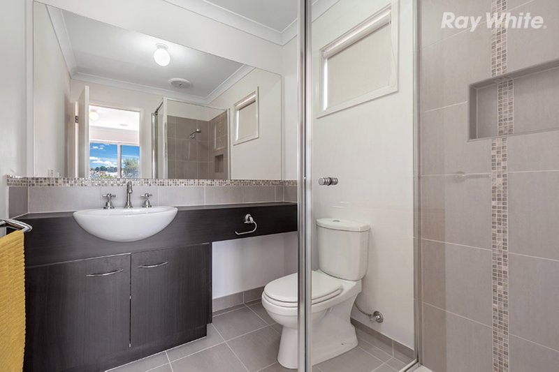 Photo - 11 Cabarita Crescent, South Morang VIC 3752 - Image 7