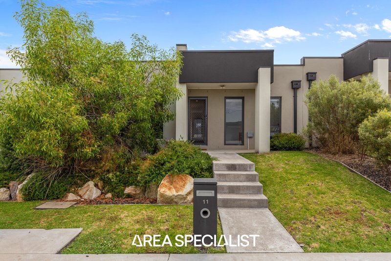 Photo - 11 Cabernet Way, Pakenham VIC 3810 - Image 2